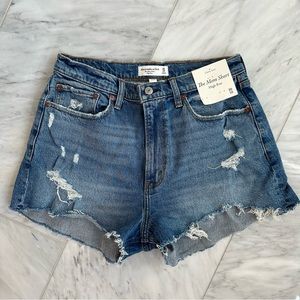 NWT Abercrombie Curve Love High Rise Mom Short - Sz 30